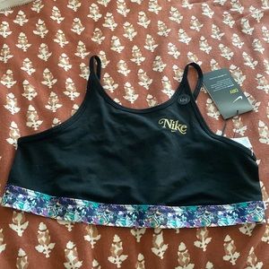 Nike girls sports Bra L
